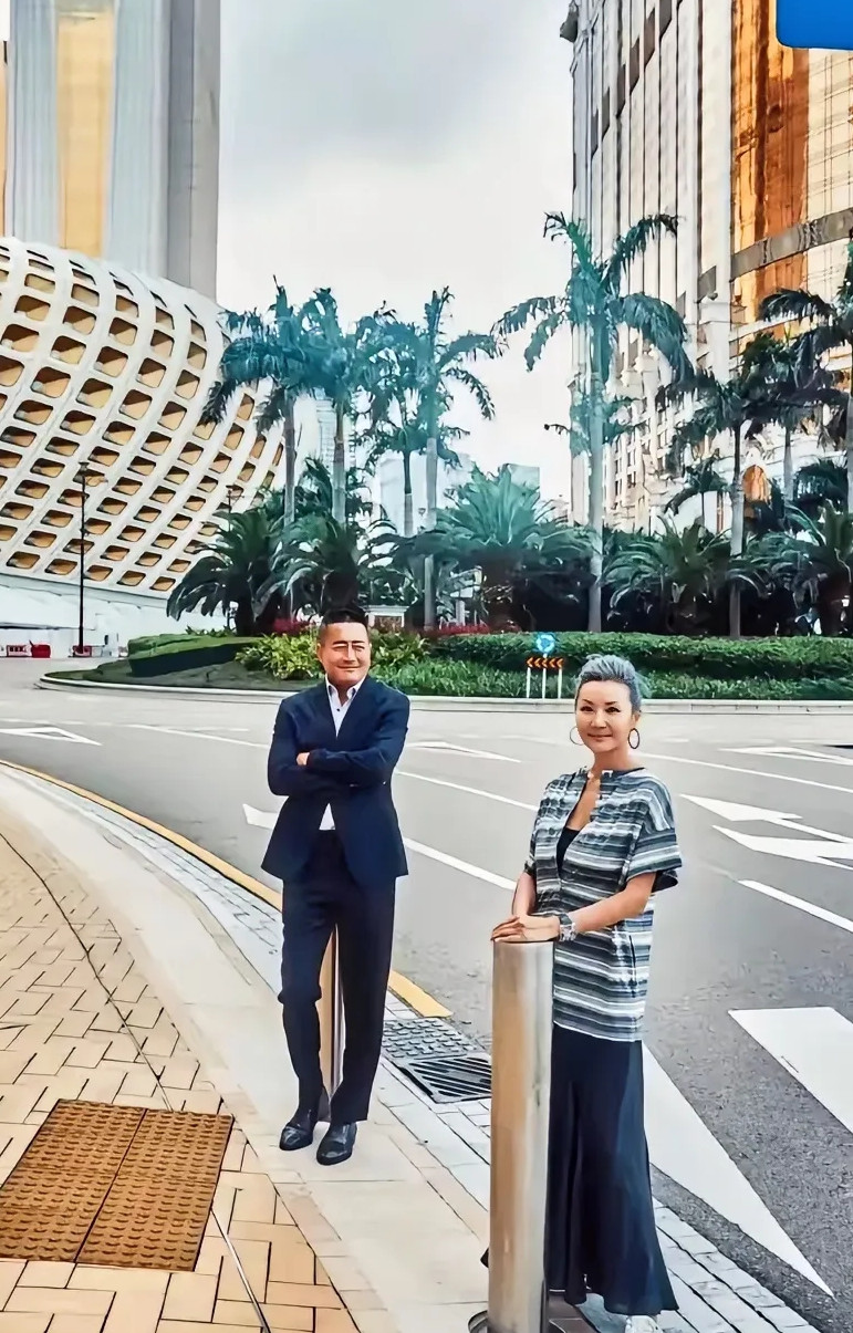 高曙光，看到媳妇眼睛都眯成了一条线，一看就是好男人