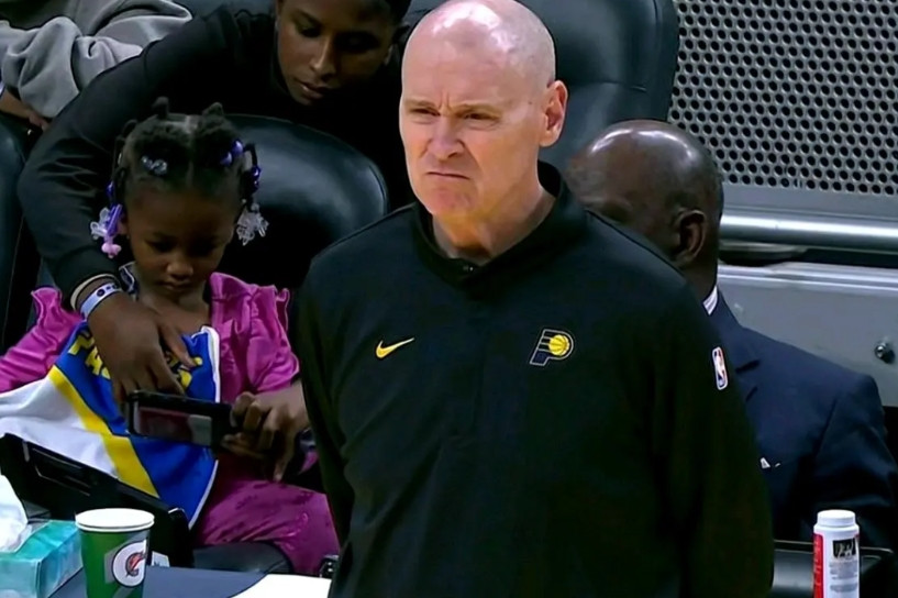 步行者7连败：球馆空空如也……步行者主场球馆上座率直线暴跌，几乎成为一座空空