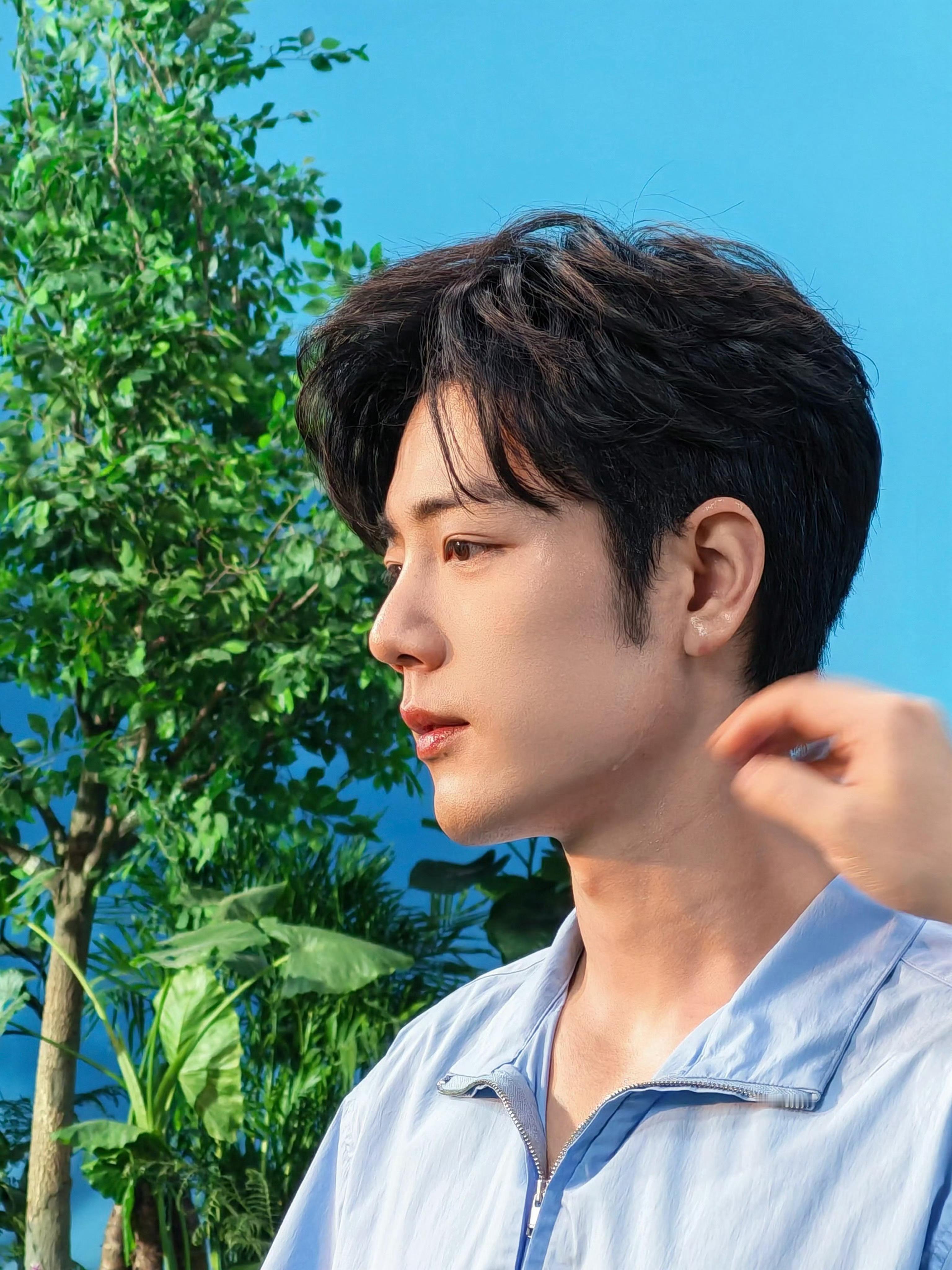 感受下肖战live直出的自信