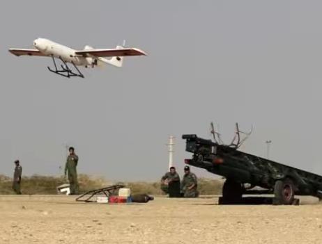 阿联酋终究还是出手了，对伊朗进行轰炸后，这大概率意味着中东战争很有可能正在朝着咱