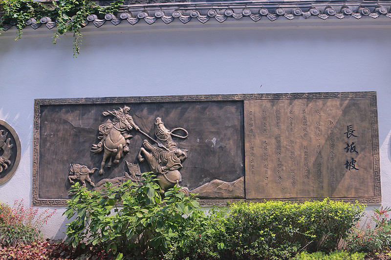 说赵云被神化，真不是黑他，是演义滤镜太厚了。演义里他是五虎上将，白马银枪长坂坡七进七出杀得曹军闻风丧