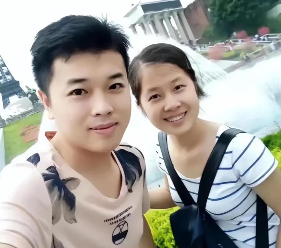 2016年，广西小伙在婚礼上对1女孩一见钟情，立马表白，谁知，女孩撩开头发指着蜈