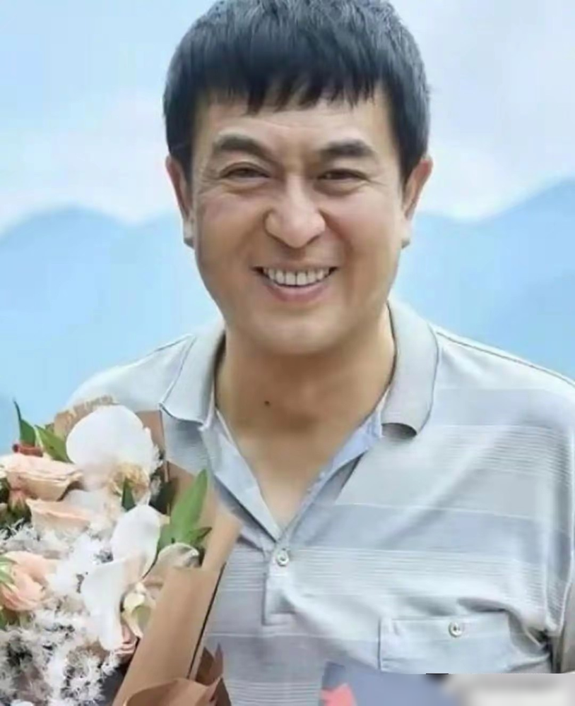 一米七八的张嘉译，竟然公开说自己最怕跟秦海璐搭戏。他原话是：这些年跟我搭戏的女演员很多，但我最怕的就