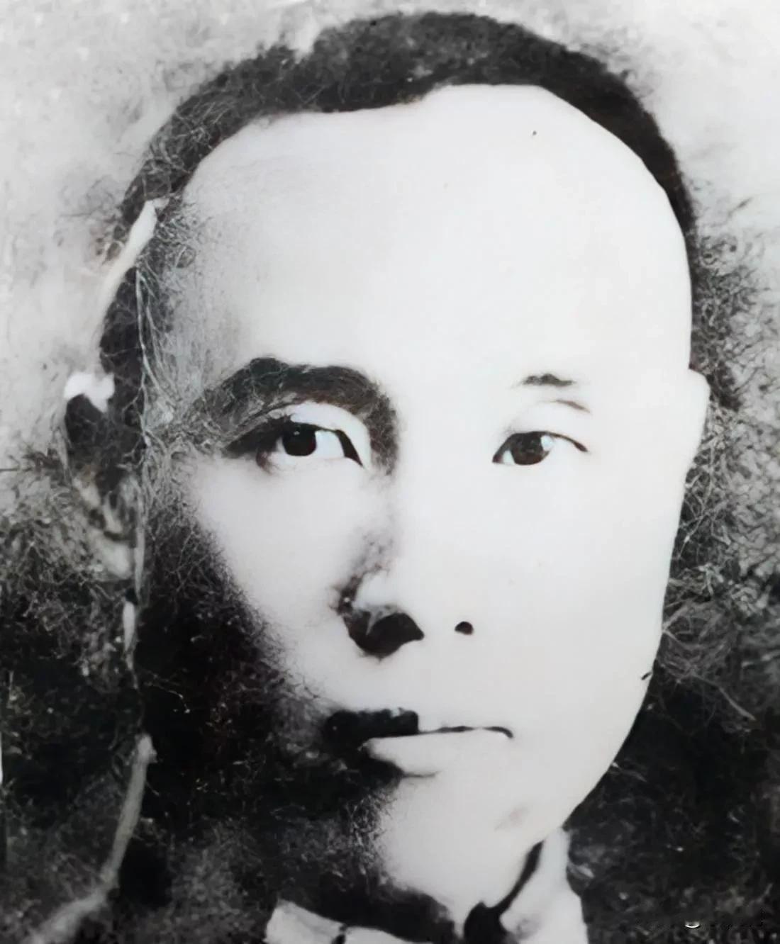 钟斌在重庆解送北京的路上，车队在山上停车休息时，跳崖自杀了，尸体未找到，所以没有