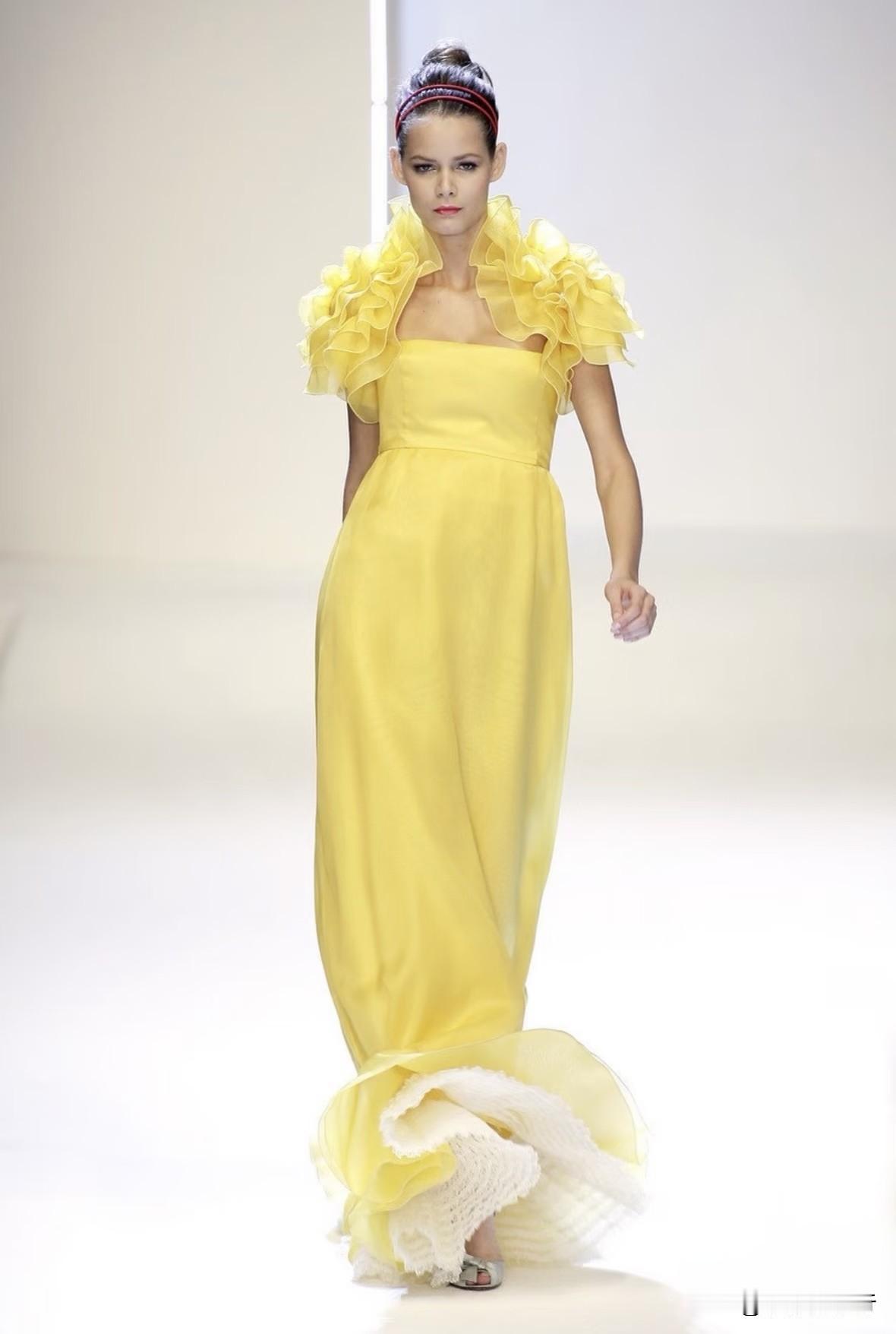 2007春夏，穿越时光的意式优雅重温Valentino2007春夏系列，依旧