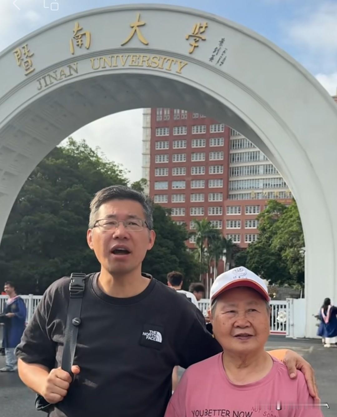 原清华博导郑毓煌教授，近日连续打卡广州各大学，实地查看以游客身份能否进入大学校园