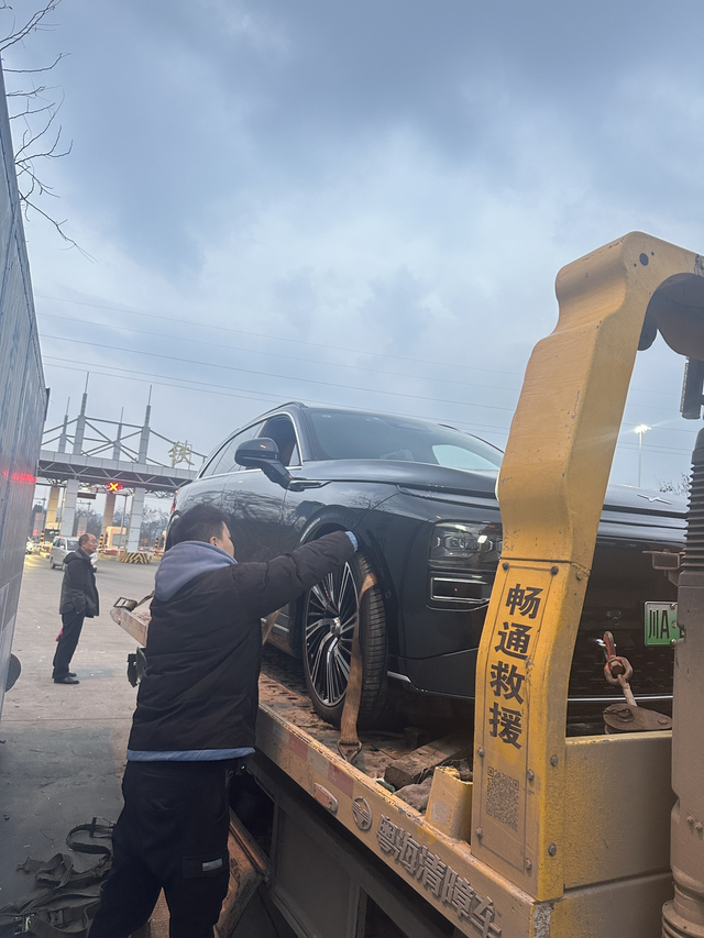 小鹏G9动力电池故障才两个月的新车，刚刚做完首保，第二天就在高速上发生电池失去