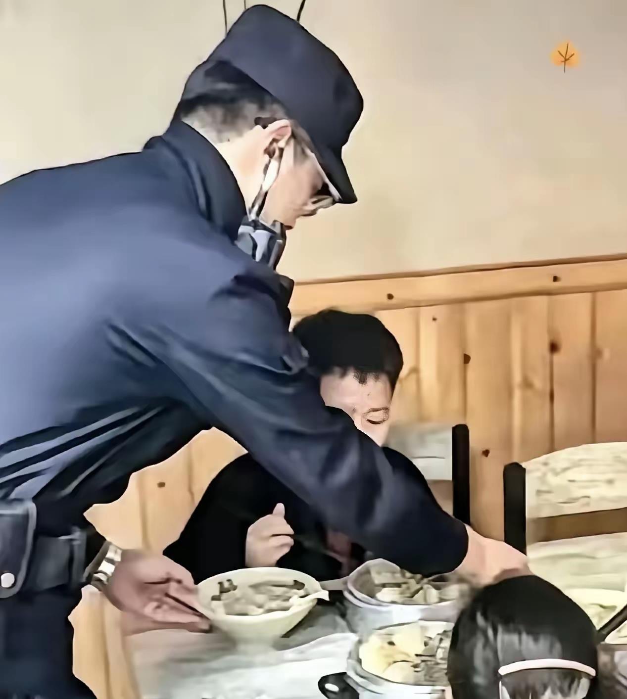 9岁男孩饿到打110求助，一座城市的温柔直击人心杭州单亲爸爸跑网约车养家，因
