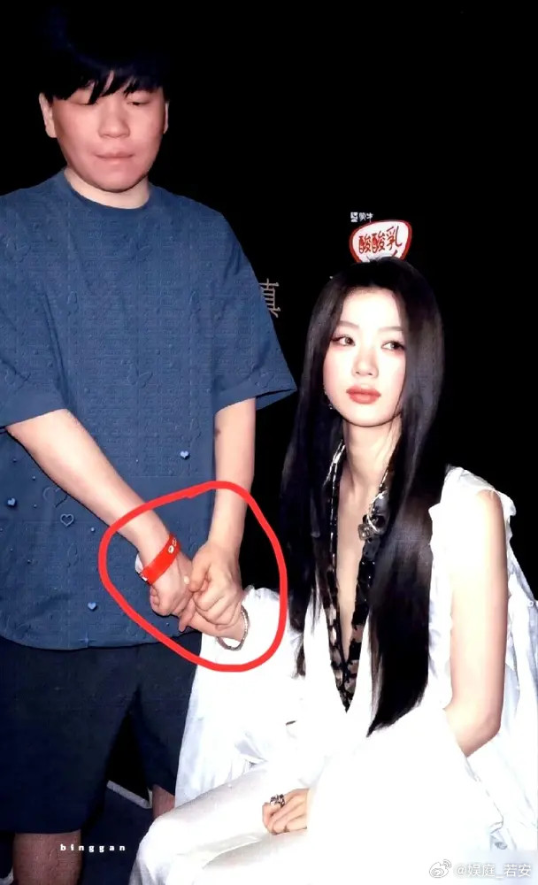 丁太升两年前就说，单依纯离不开常石磊。他劝她，暂时远离，先找到自己。可如今，单