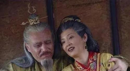 朱元璋对马皇后说：“后宫不得干政。”没想到，马皇后却“嗖”地站了起来，大声说了一