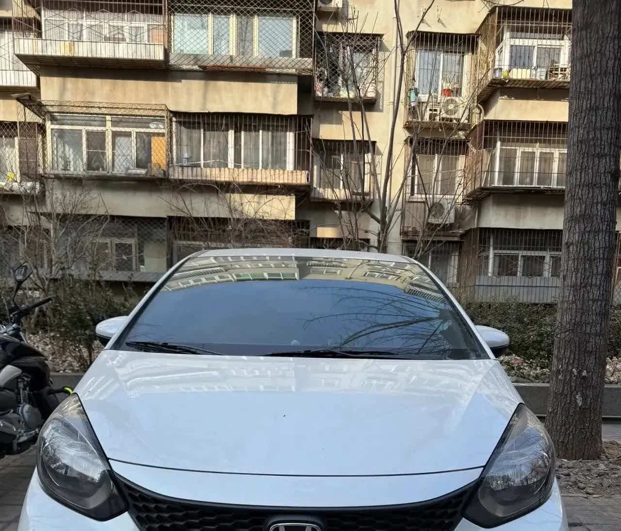 说实话，飞度这日子越来越难了。当年满大街都是，现在路上都见不着几辆。你说
