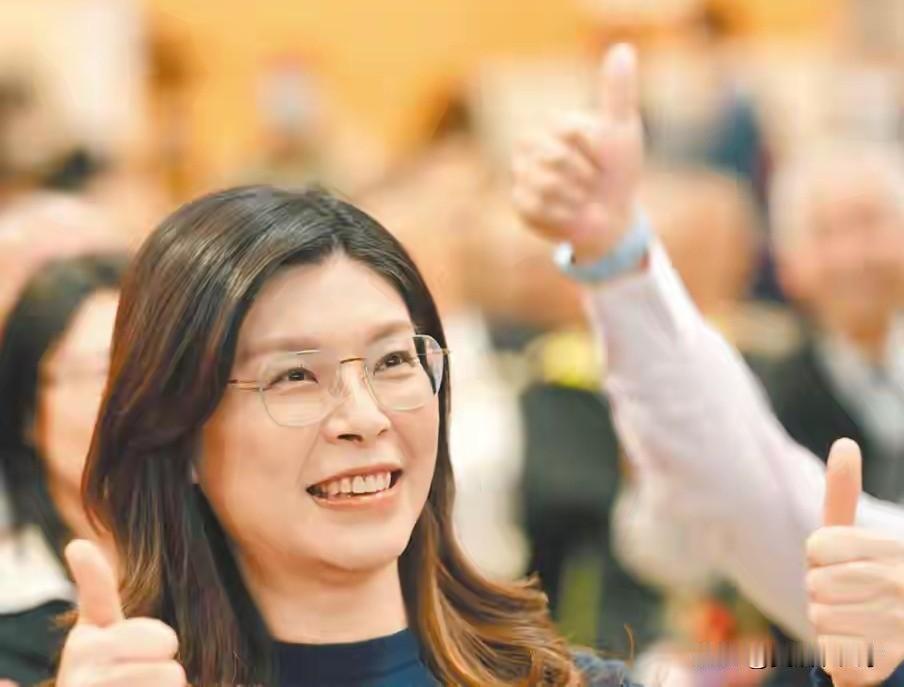 岛内绿营大佬沈富雄最豪情壮志的一句话是：我已经86岁了，我争取再活24年，我要活