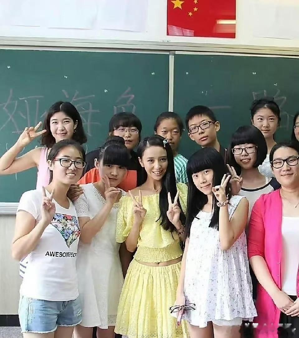 佟丽娅十年前真的有种“土美土美”的感觉，质朴里又藏着漂亮。