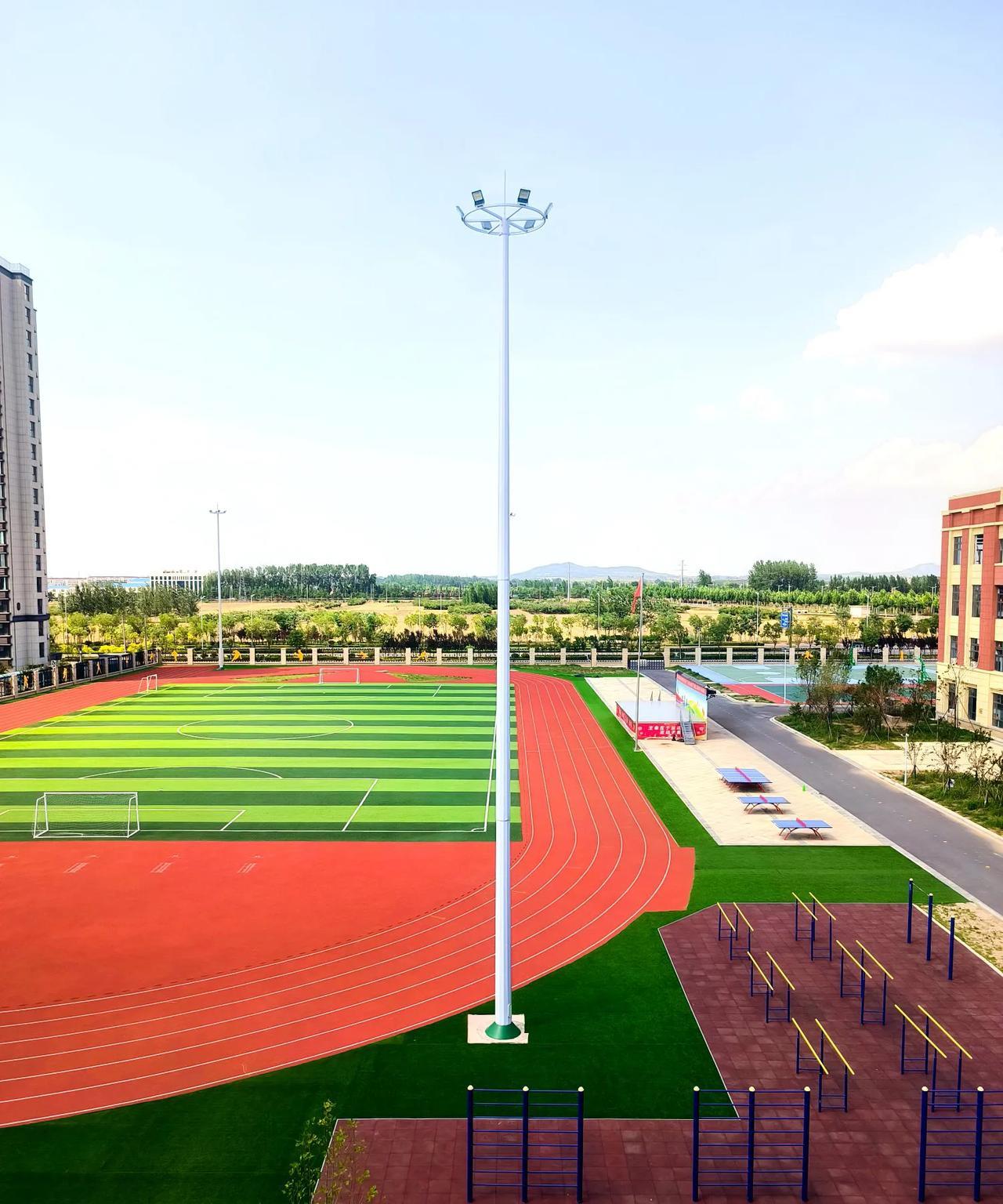 对于新学校的办学，家长往往持怀疑态度。有一年我在一所学校筹建，领导征求我的意见