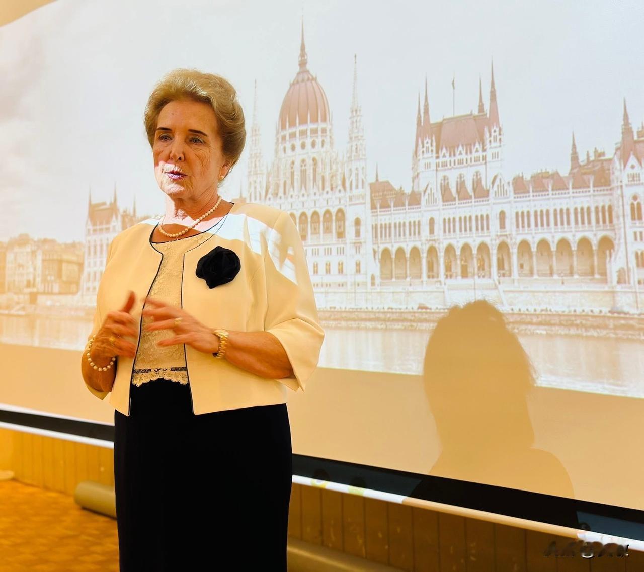 匈牙利公开喊话中国当地时间2月5日，匈牙利国会常务副主席玛特劳伊在布达佩斯公开