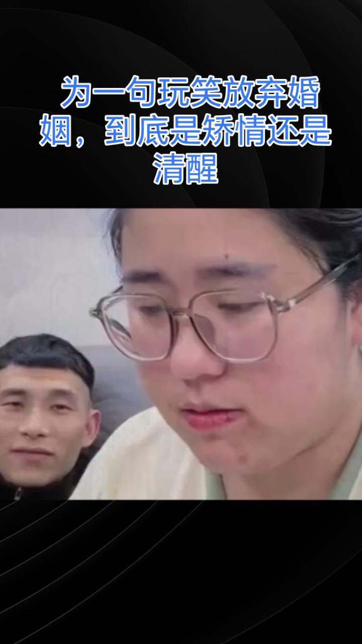 “等我有钱了，我就换掉你。”他说这话的时候，正瘫在沙发上刷手机，电视里播着足