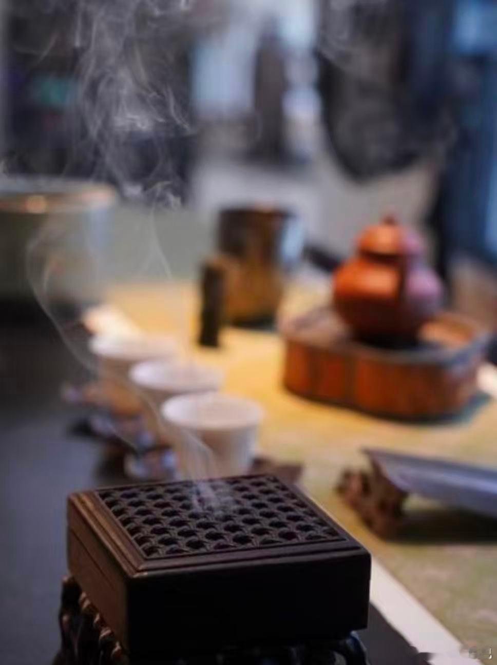 玄学算命角度讲：如果一个女生面相看起来就是那种孤冷清高的，那这辈子在感情上很难圆