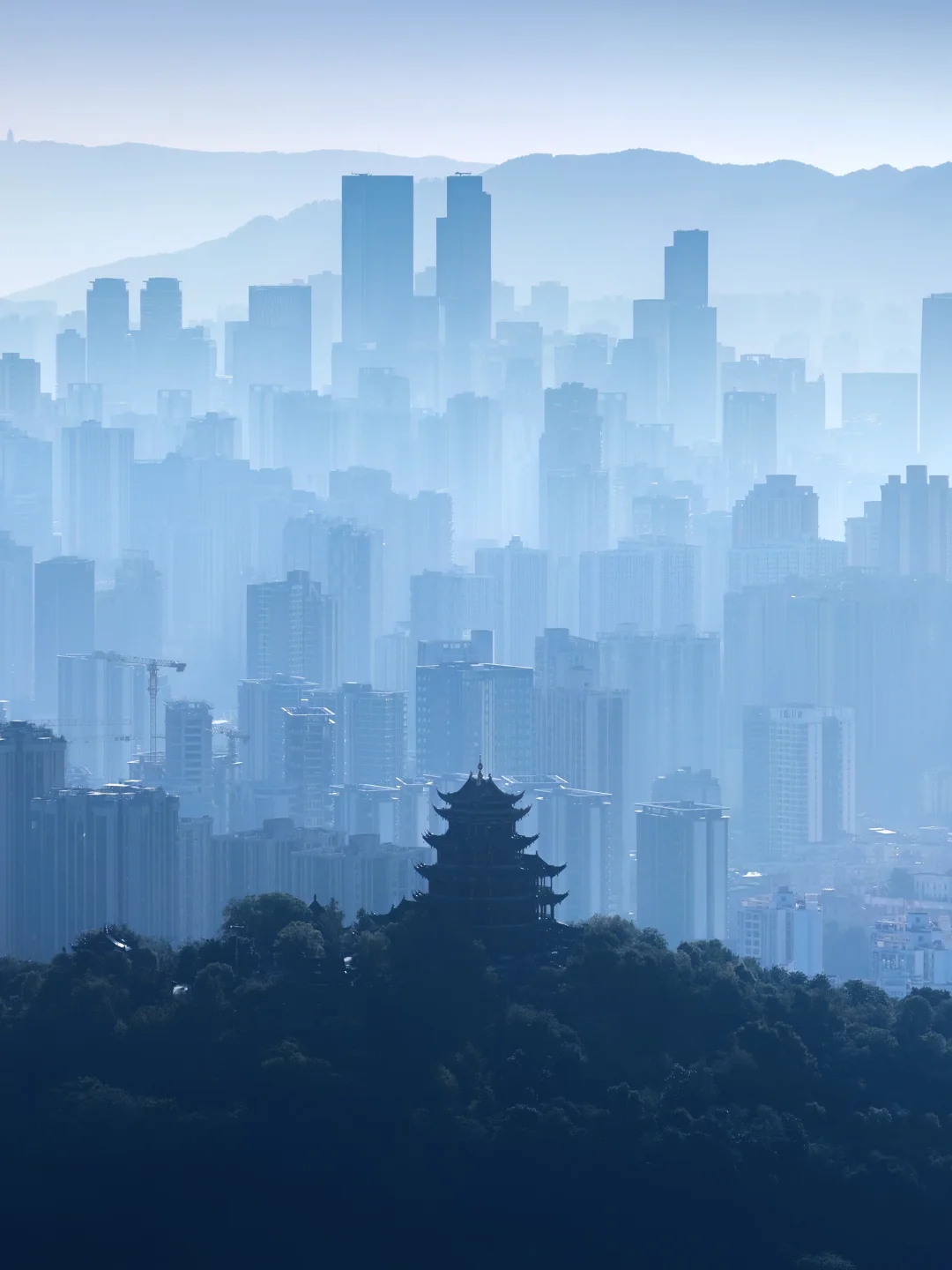 光，让山城有了层次