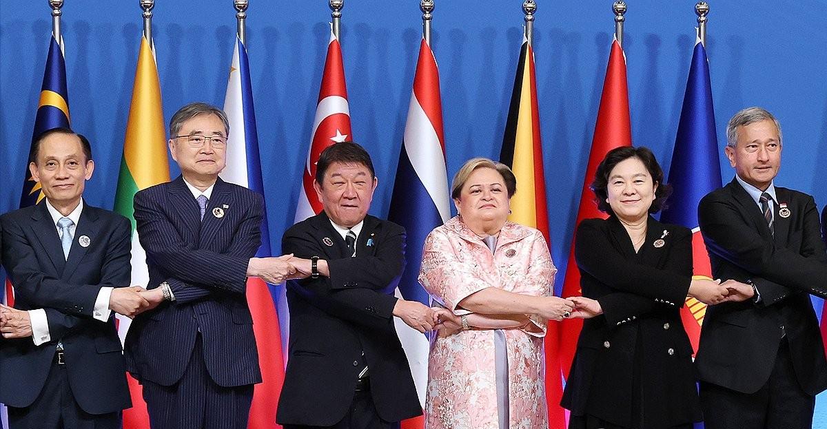 日本希望在菲律宾见我国外长，结果吃到闭门羹，一点都没给面子。7月23日，　东