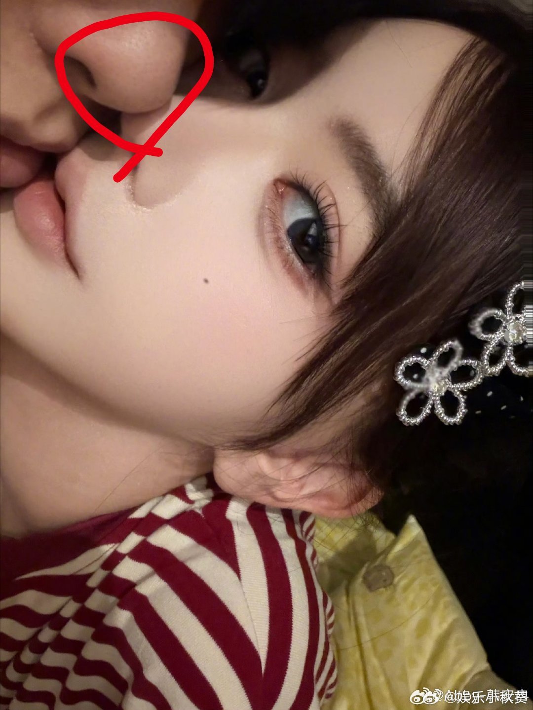 #韩安冉恋情时间线#好家伙，换男人的速度真快呀。刚看了照片，这个男人手不大，胳膊不长，推测应该是瘦小