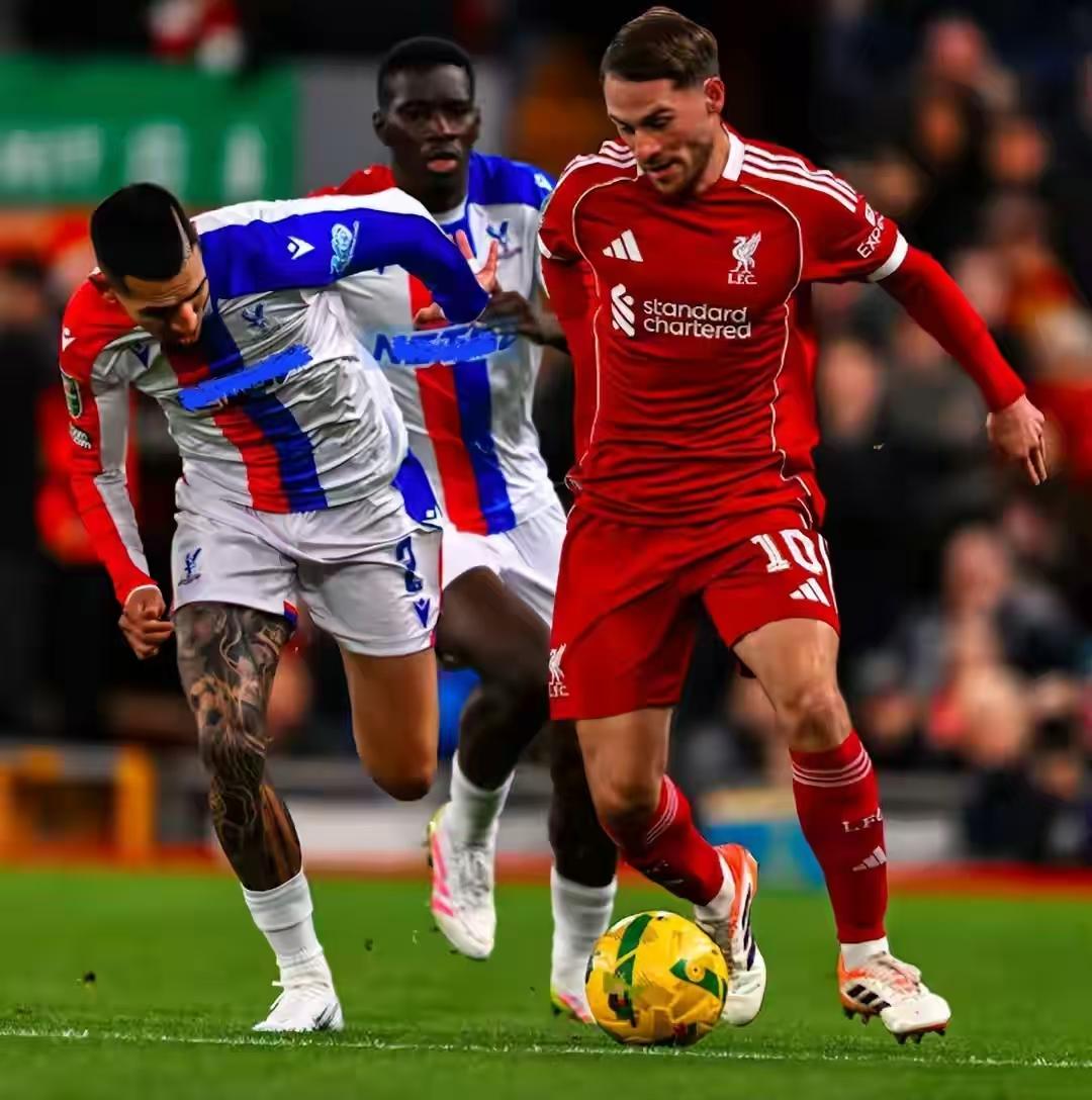 利物浦高层看着手里的引援账单，再看看位列积分榜第四的升班马桑德兰，一阵急火猛攻，