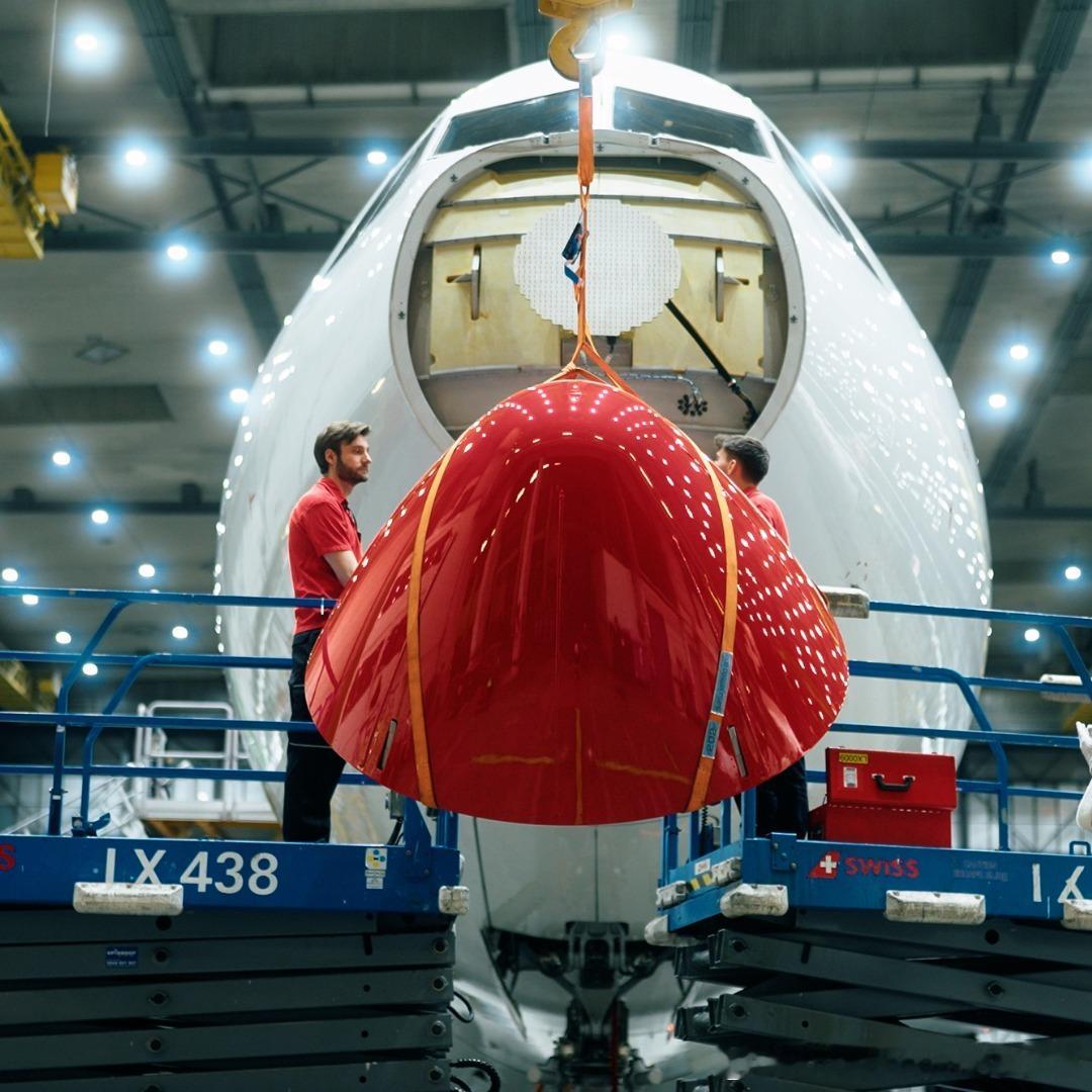 为迎接圣诞节的到来，瑞航A320HB-JDH换上了红鼻子。