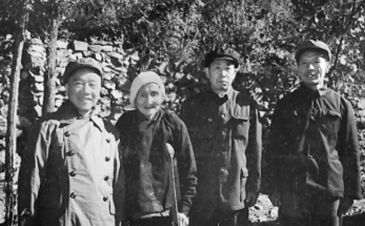 1948年，在辽沈战役中，东北野战军第8纵队屡立战功。战后，野司却下达命令：“将
