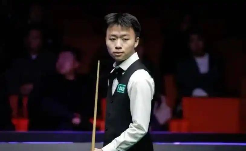 刚刚结束了一场2025斯诺克英国锦标赛资格赛首轮比赛，世界排名第97位的中国20