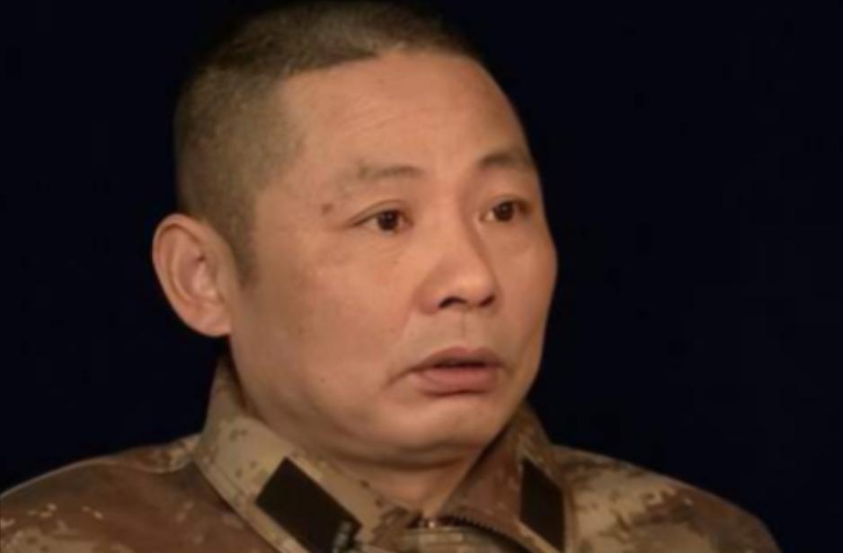 2007年，越战老兵刘亮华陪着困苦的战友前往民政局办理低保，本是一趟寻求帮扶的寻