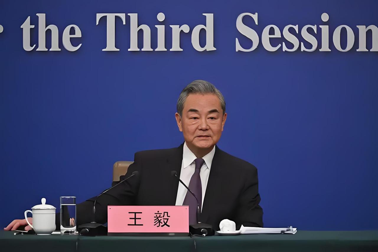 “美国成事不足，败事有余！”美国在全球已部署超700个军事基地，大部分都在中国周