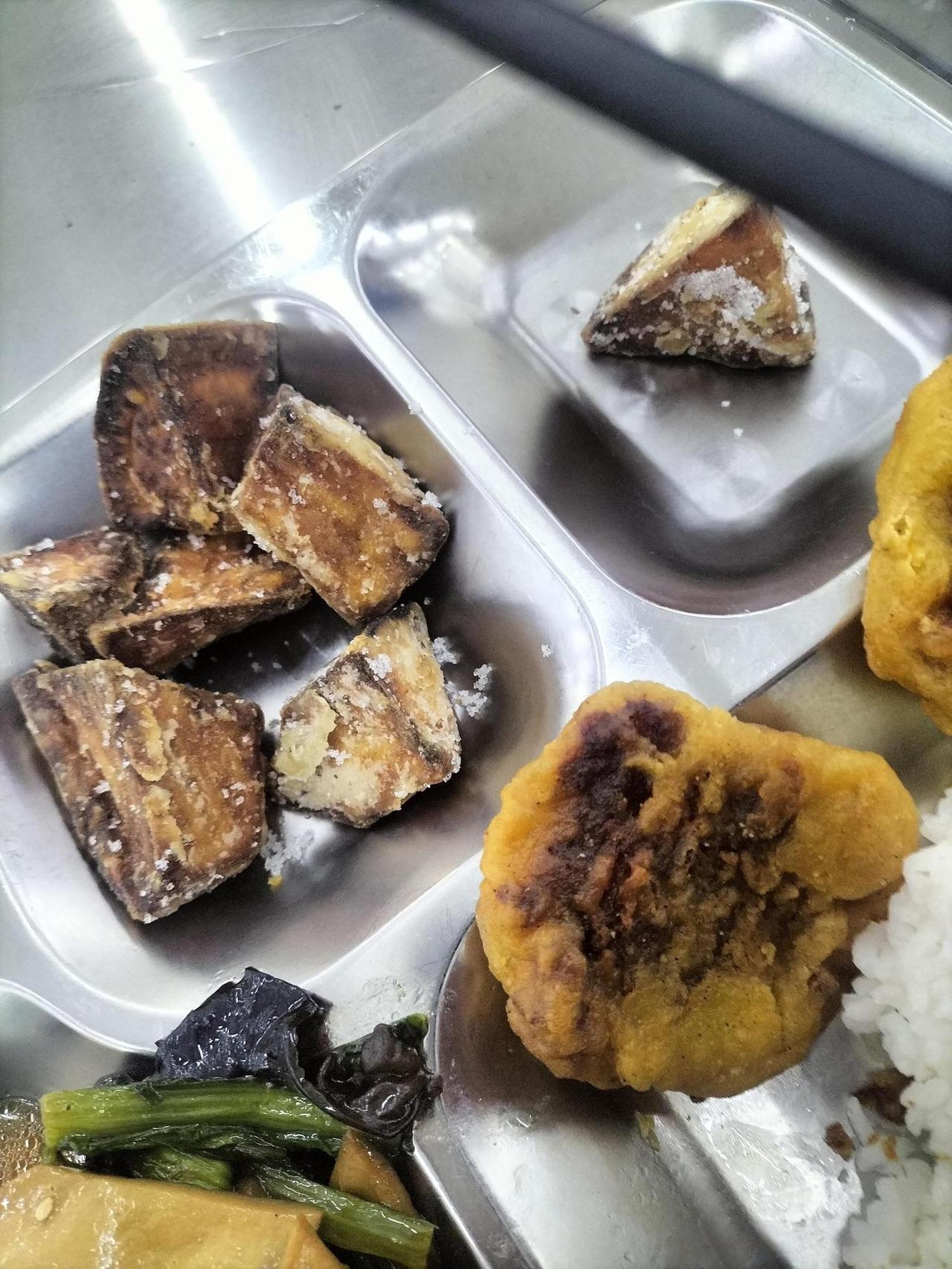 今天食堂做的真没法吃