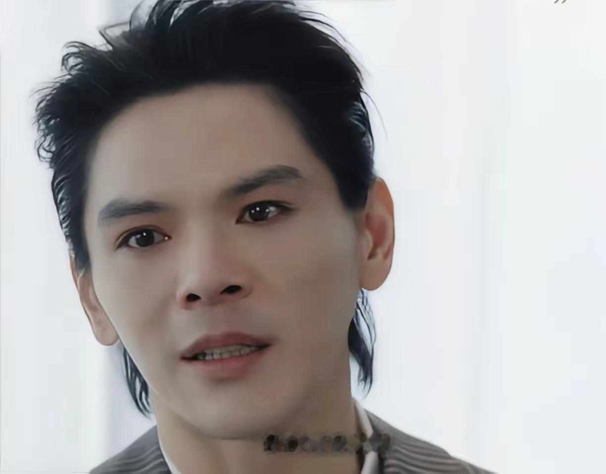 向佐这次是真急了，对着镜头直接吼他爸妈：“我弟有心理疾病，你们能不能别再网上