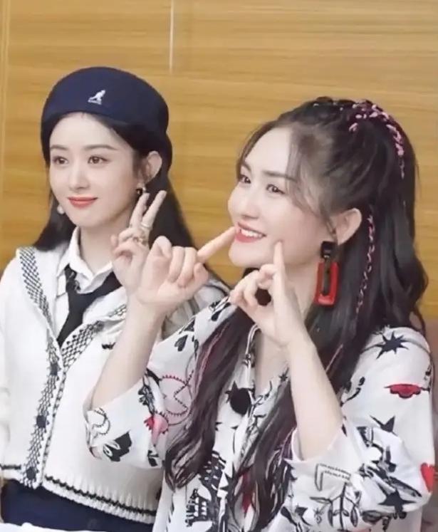 赵丽颖，低调现身！10月7日，国庆节最后一天，许久没有消息的赵丽颖竟然低调的