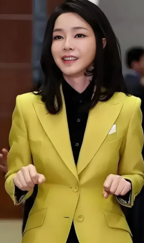 新总统李在明上任，背后的金惠景信息大起底，对比前总统夫人看亮点
