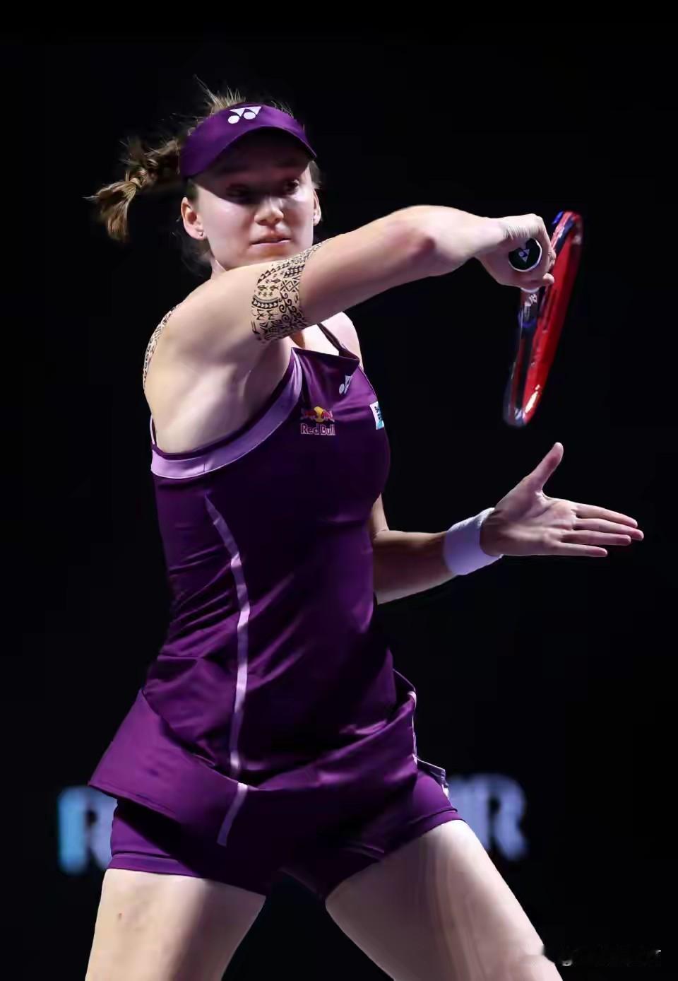 在利雅得进行的WTA年终总决赛迎来小威廉姆斯组收官战，前两轮连胜阿尼西莫娃和斯瓦