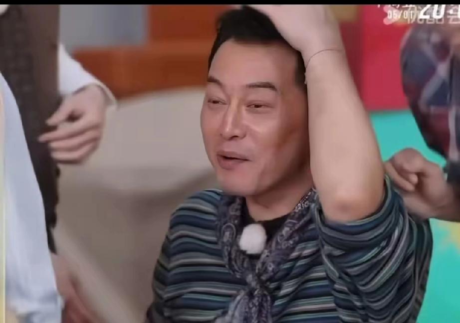 笑疯！李昀锐闯大祸，跑男现场直接粘掉沙溢假发片最新一期《跑男》名