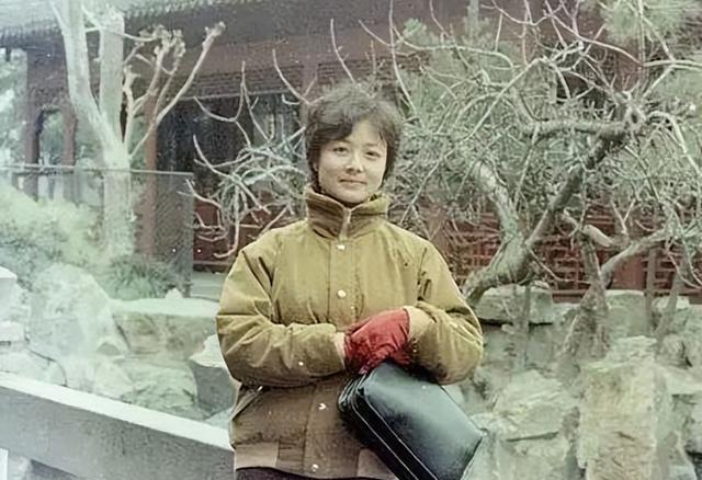 1983年，王贵娥到北京探亲，不愿回去了。正好《红楼梦》在报纸上招演员，要能进组