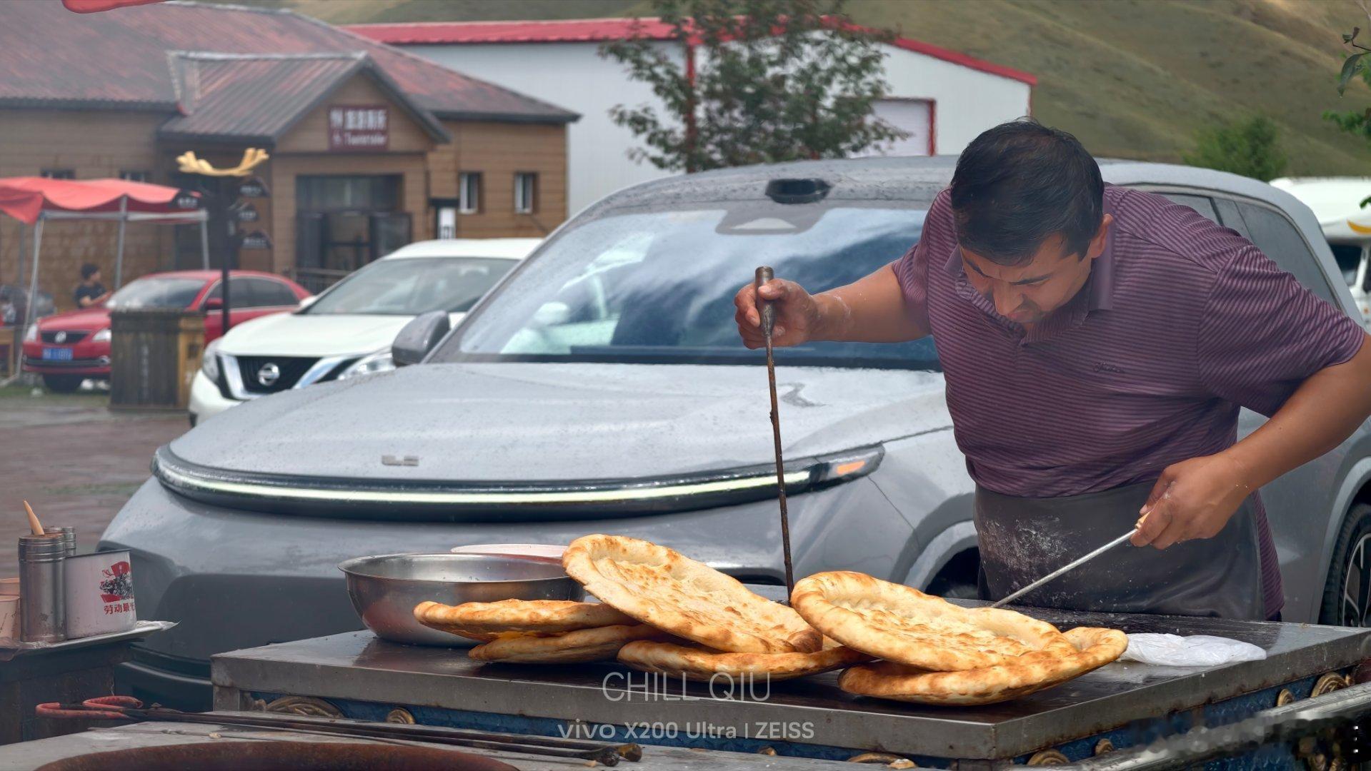 师傅你这馕怎么烤得有点不一样[笑着哭]理想摄影家理想旅行家​​​