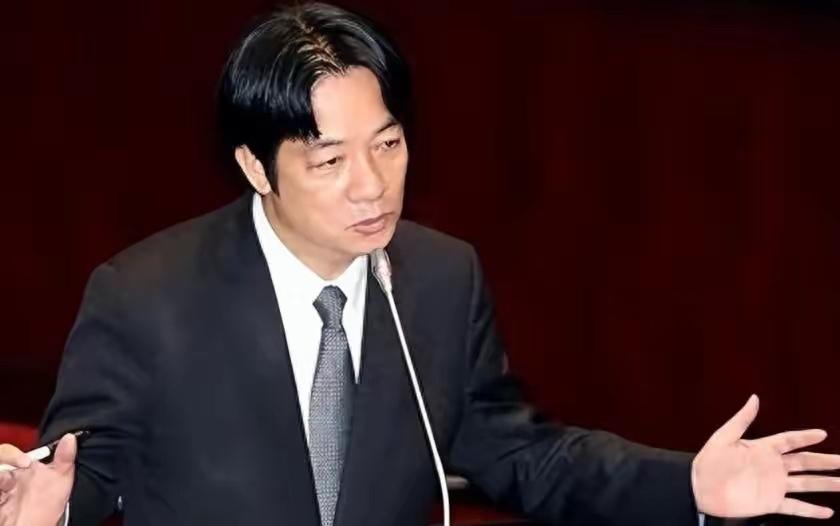台东海域突然热闹起来，执法船开进太平岛附近，没人再提"搁置争议"了。6月11