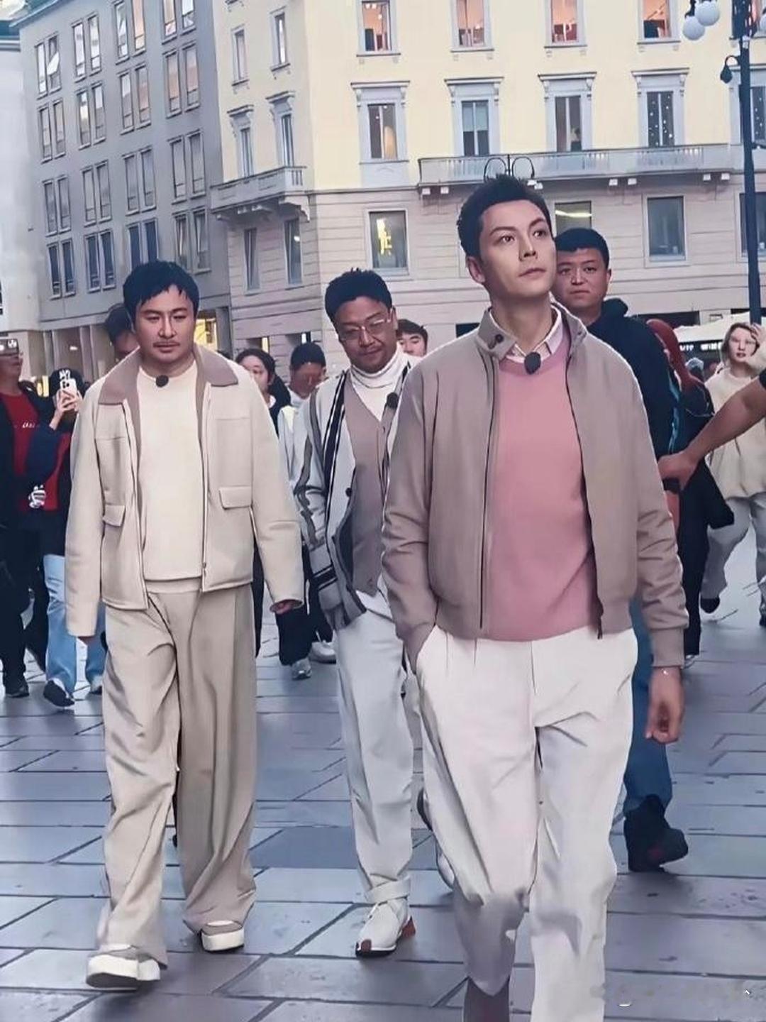 怪不得贾冰要减肥，这是减了个肥吗？这简直是换了个人啊​​​