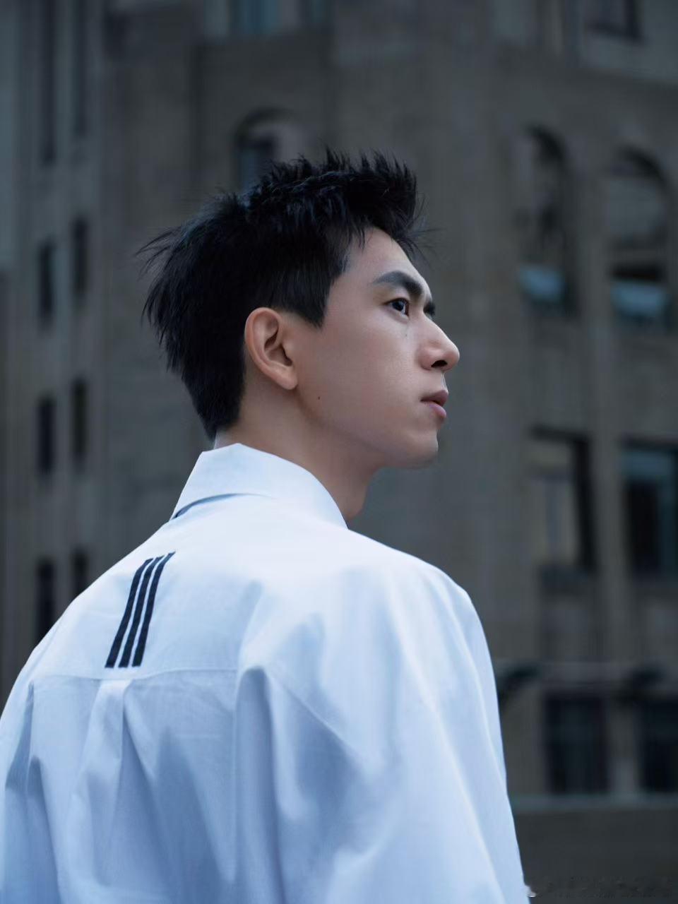 李现终于原谅现偶了雾里青这个饼因为李现变成了香饽饽，孟弗渊的极致暗恋太适合他了