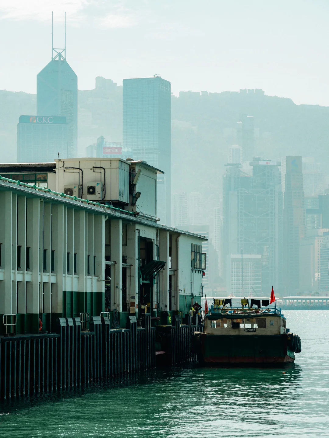 在尖沙咀，我找到了比维港更动人的香港故事