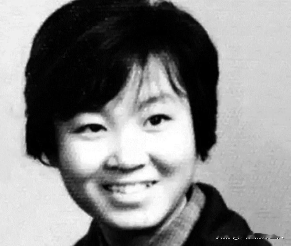 1974年，21岁女知青，夜间独自去厕所，却神秘失踪。连队把整座山翻了个遍，却仍