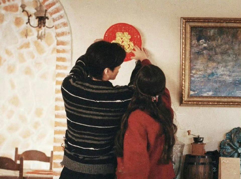 双轨大结局《双轨》大结局不止是爱情圆满，更藏着对人生选择的深刻注解。姜暮从执拗少