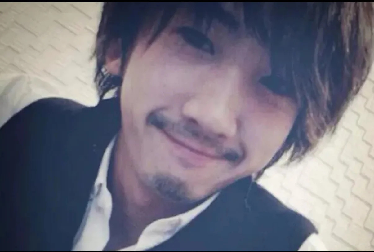 日本男子嫌年终奖发得少把老板杀了…两人曾是高中同学，被害人河嶋身中10多刀…他做