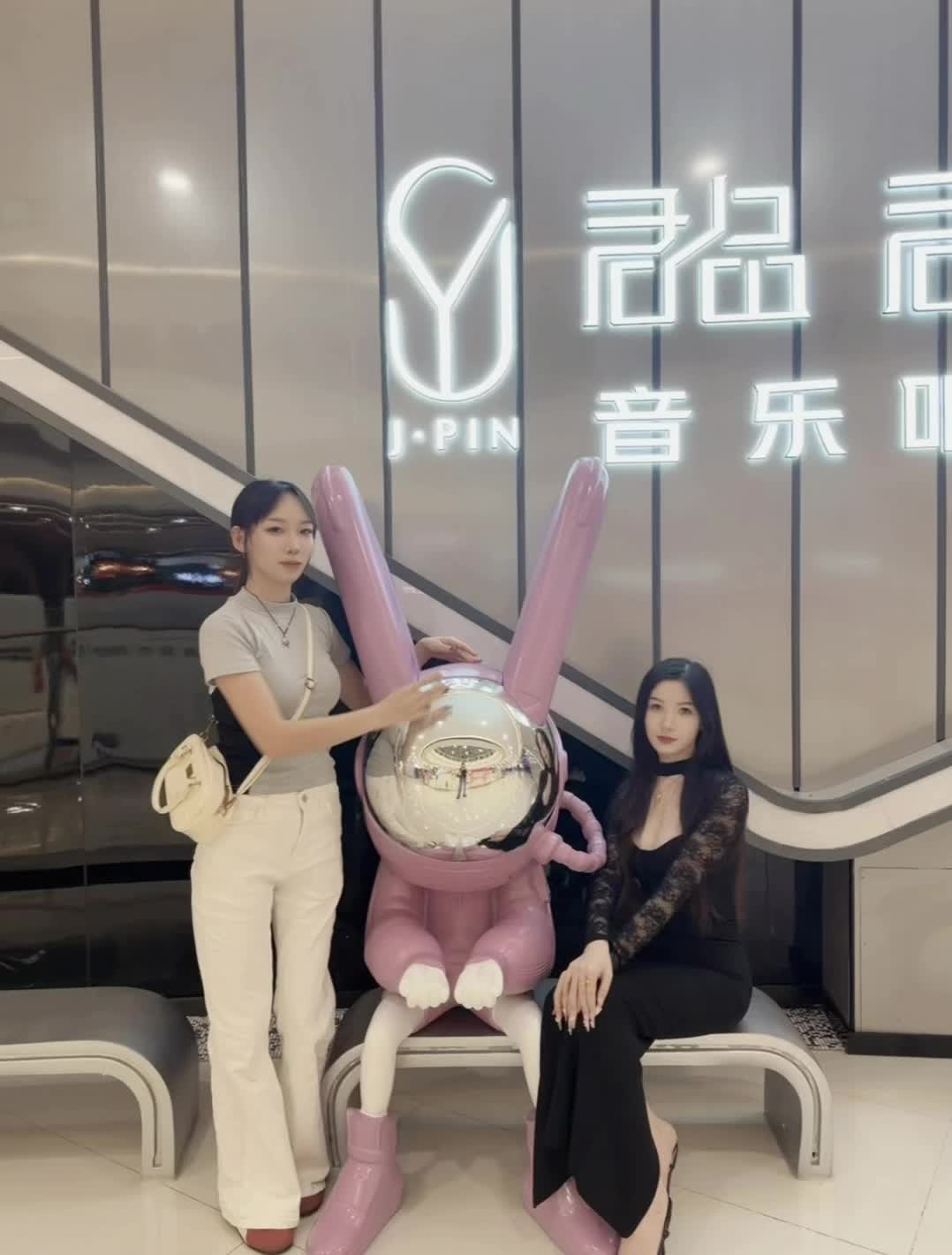 不搞笑，我们都很高冷