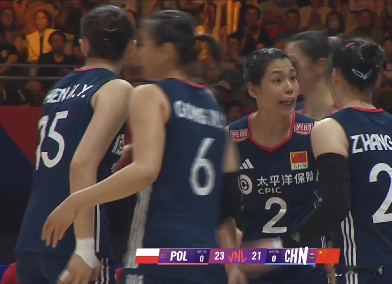 中国女排对波兰第一局22-25失利，庄宇珊8分，王媛媛6分，龚翔宇3分，吴梦洁