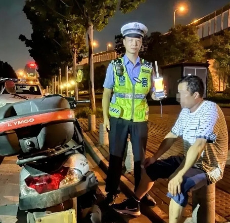 查酒驾被顶行驶600米！武汉交警蒋仲超牺牲细节曝光，遗体告别今日举行！6月3
