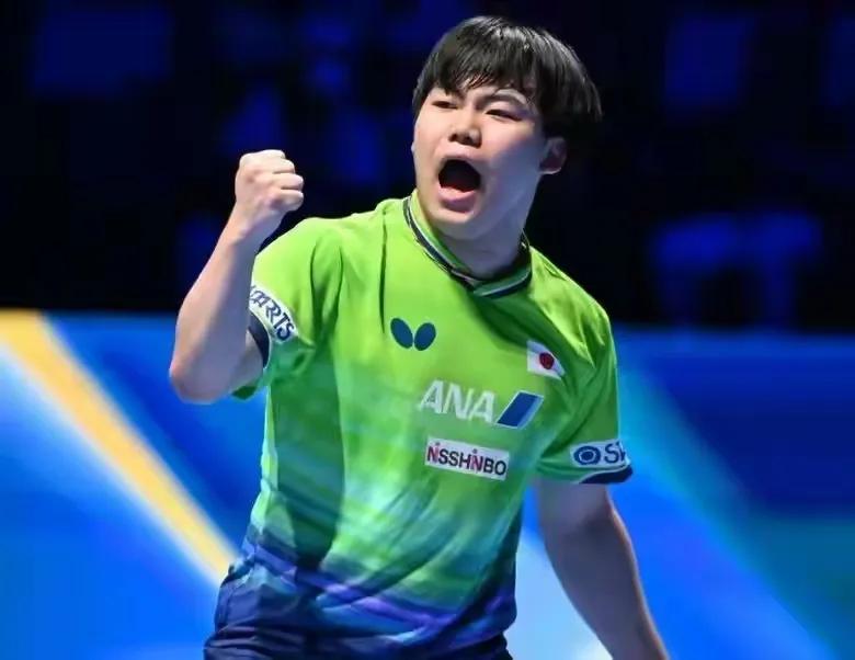 澳门世界杯男单半决赛爆出大冷门！18岁的日本小将松岛辉空上演惊天逆转，以4-3力