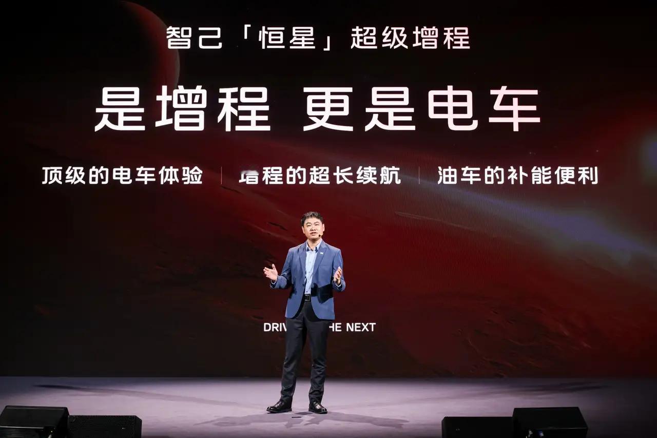 新春团圆路，安全是最好的年味。上汽旗舰智己LS9以全尺寸大六座旗舰SUV之姿，为